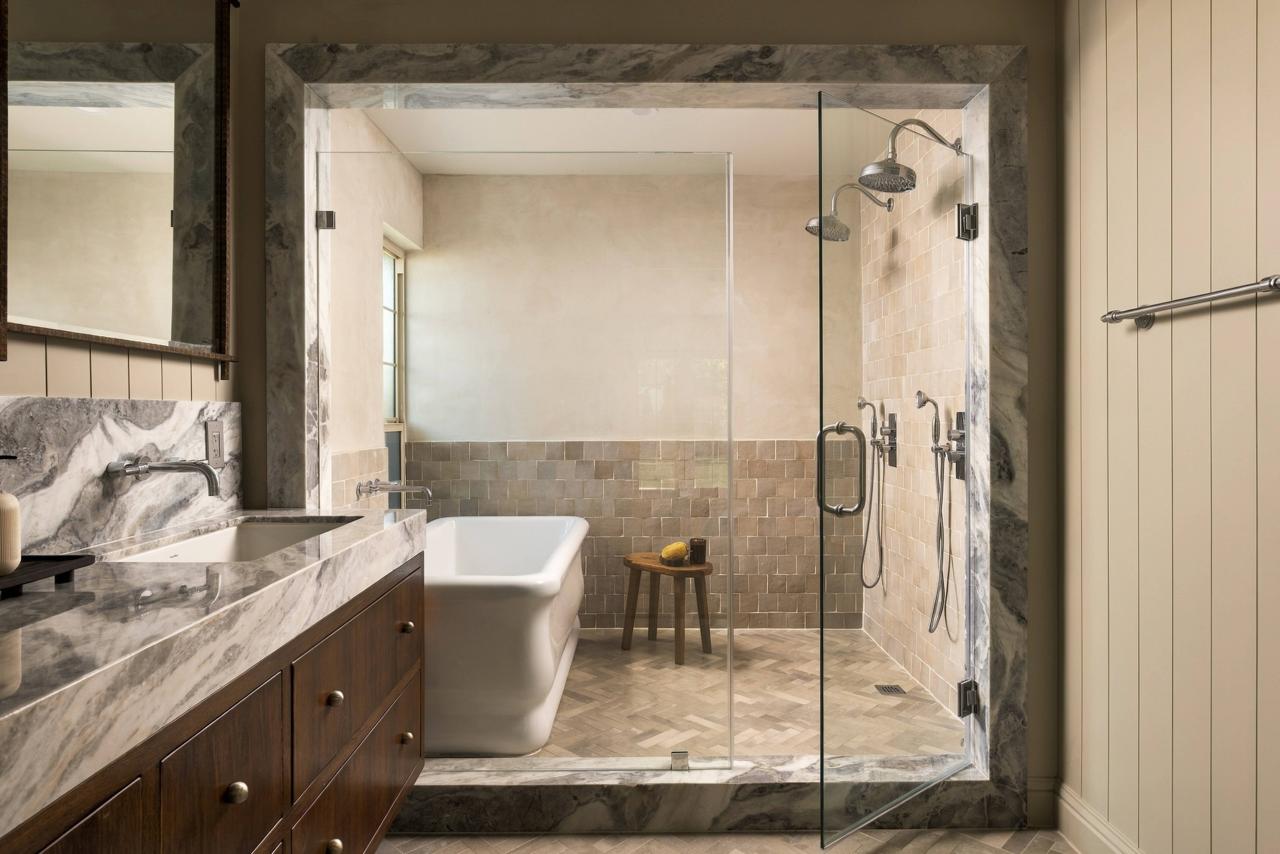 Soaking tub