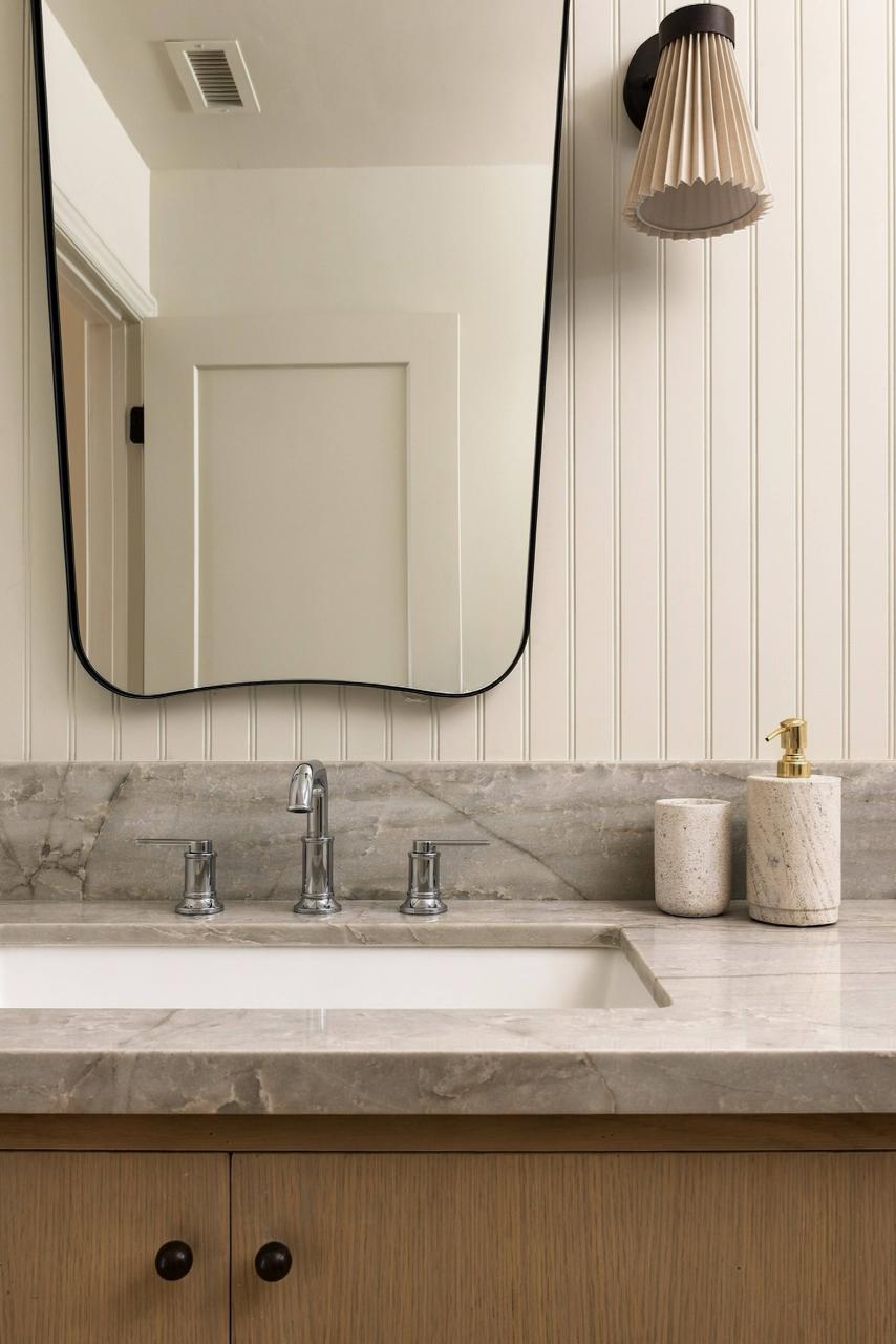 Bathroom vanity